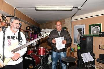 La banda Charcojondo, pregoneros de las fiestas de Lomo Magullo de este año/Antonio Alí.